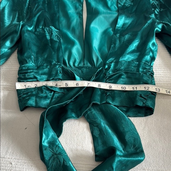 Lovers + Friends Sutton Green Puff Sleeve Tie Front Blouse Size Small NWOT - Picture 9 of 9